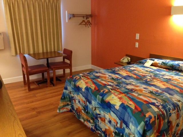 אמפוריה Rodeway Inn חדר תמונה