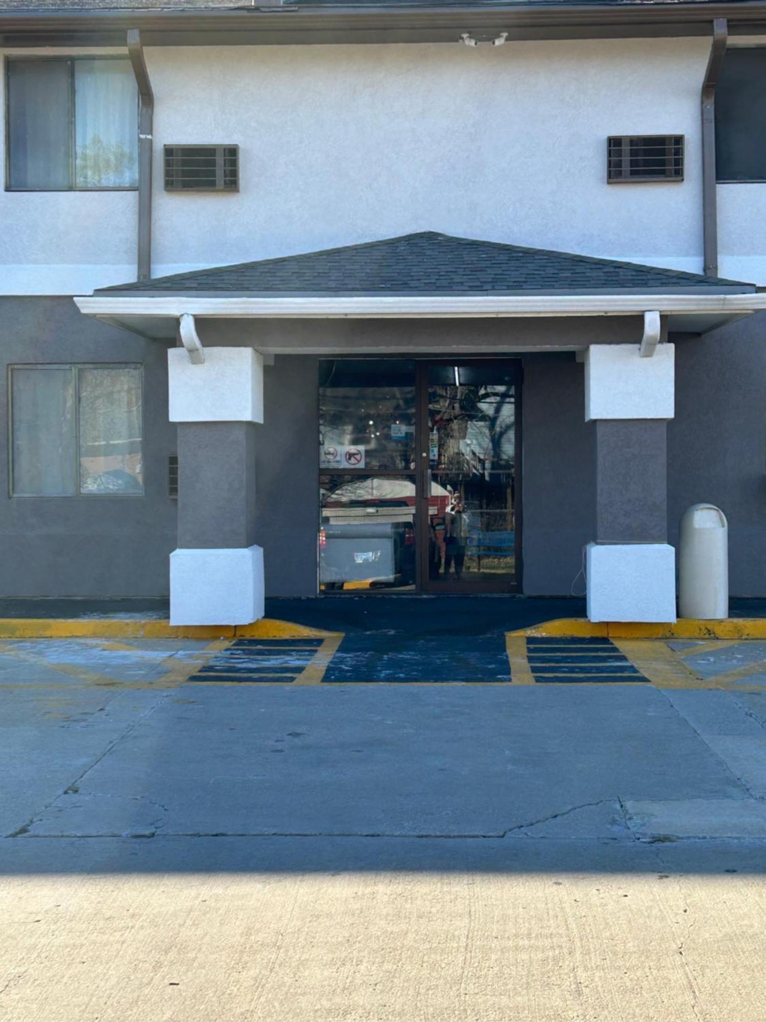 אמפוריה Rodeway Inn מראה חיצוני תמונה