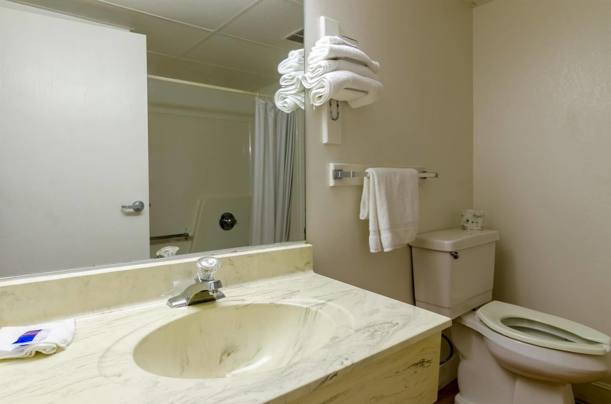 אמפוריה Rodeway Inn מראה חיצוני תמונה