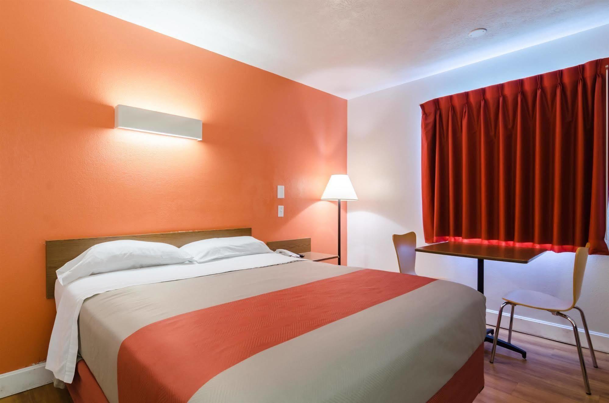 אמפוריה Rodeway Inn מראה חיצוני תמונה