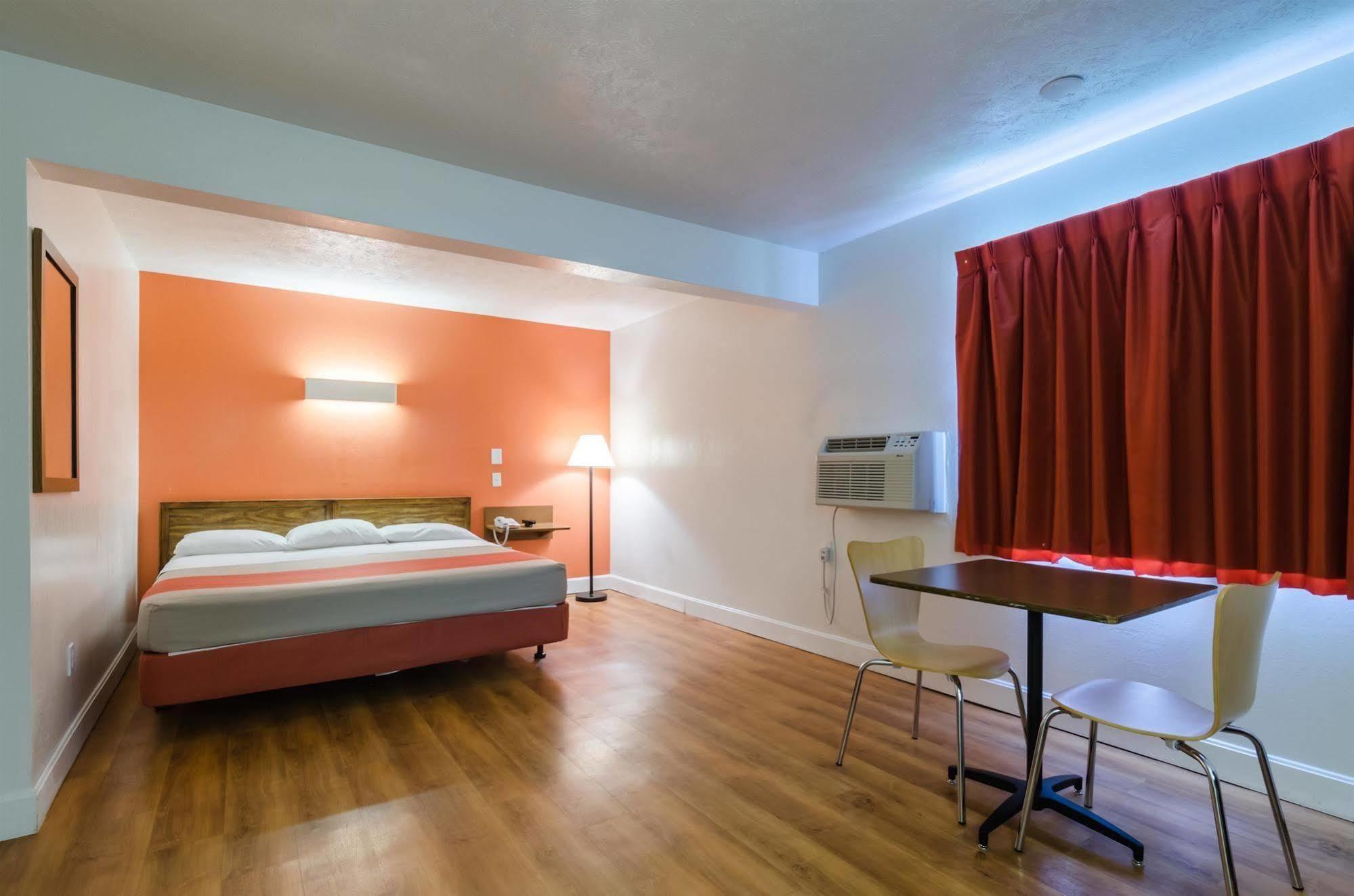 אמפוריה Rodeway Inn מראה חיצוני תמונה